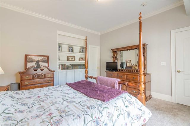 4105 Willow Knoll Lane, Winston-salem, NC 27106