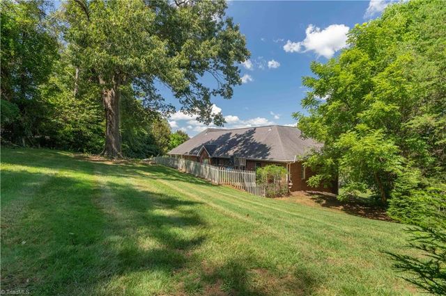 4105 Willow Knoll Lane, Winston-salem, NC 27106