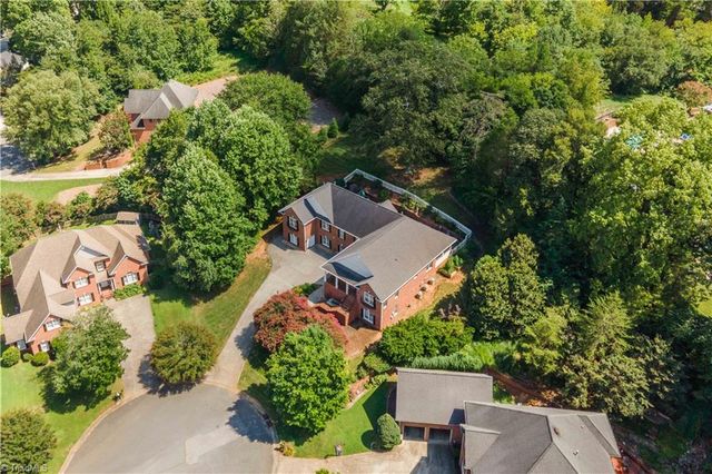 4105 Willow Knoll Lane, Winston-salem, NC 27106