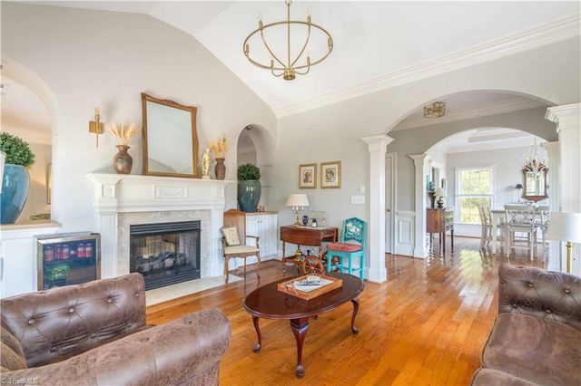 4105 Willow Knoll Lane, Winston-salem, NC 27106