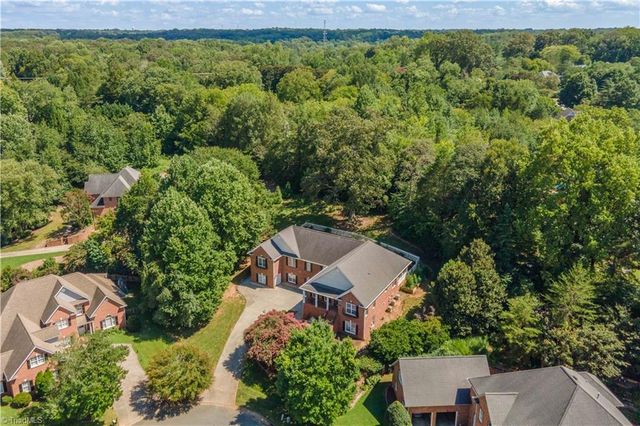 4105 Willow Knoll Lane, Winston-salem, NC 27106