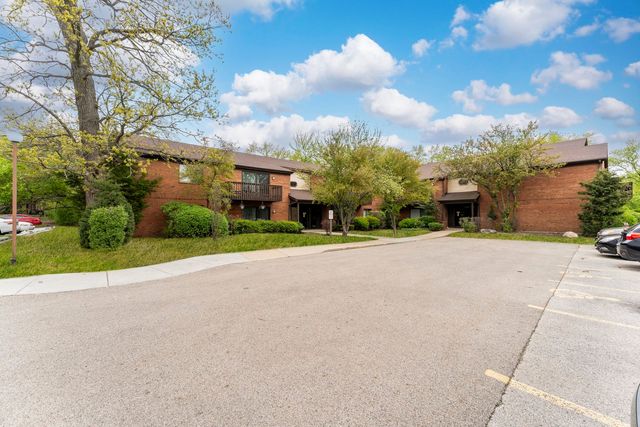 33561 N Royal Oak Lane 209, Grayslake, IL 60030
