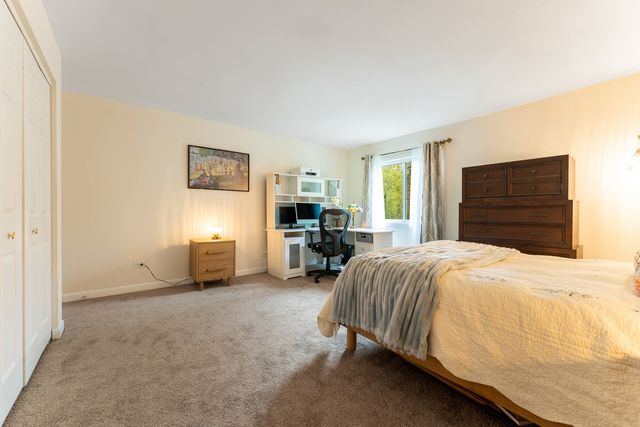 33561 N Royal Oak Lane 209, Grayslake, IL 60030