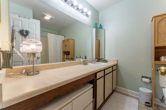 33561 N Royal Oak Lane 209, Grayslake, IL 60030