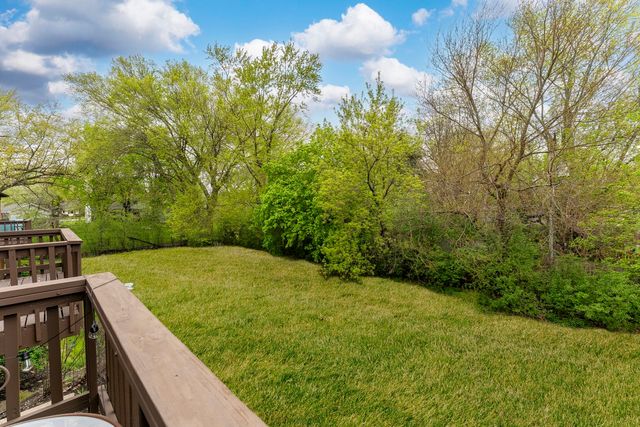33561 N Royal Oak Lane 209, Grayslake, IL 60030
