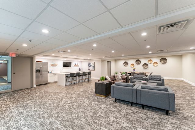 33561 N Royal Oak Lane 209, Grayslake, IL 60030