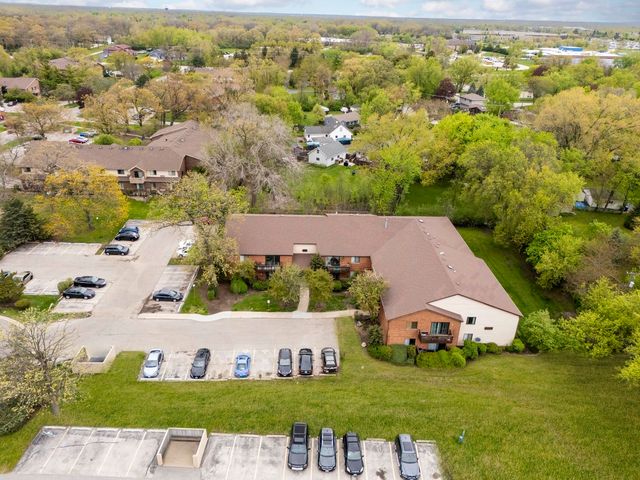 33561 N Royal Oak Lane 209, Grayslake, IL 60030
