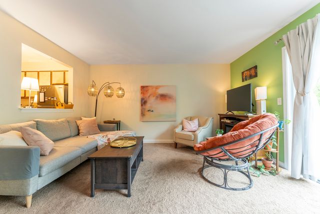 33561 N Royal Oak Lane 209, Grayslake, IL 60030