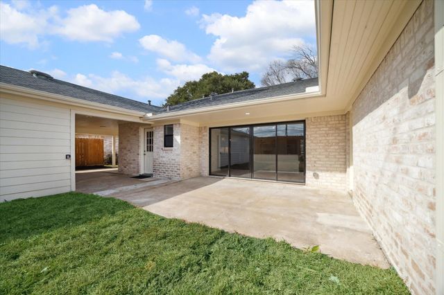 7715 Twin Hills Drive, Houston, TX 77071