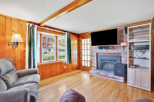 84 Spencer St, Agawam, MA 01001