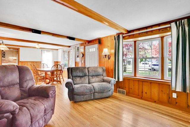 84 Spencer St, Agawam, MA 01001