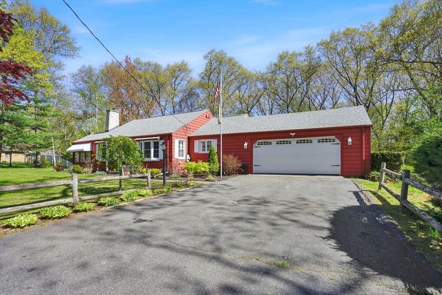 84 Spencer St, Agawam, MA 01001