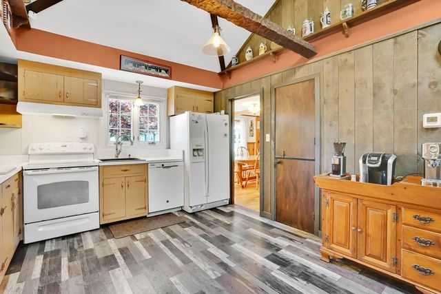 84 Spencer St, Agawam, MA 01001