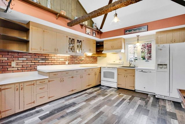 84 Spencer St, Agawam, MA 01001