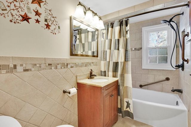 84 Spencer St, Agawam, MA 01001