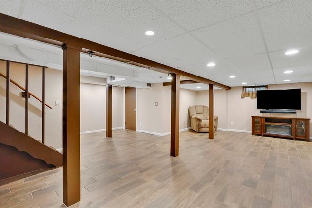 84 Spencer St, Agawam, MA 01001
