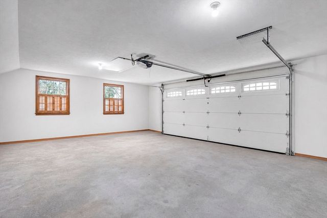 84 Spencer St, Agawam, MA 01001