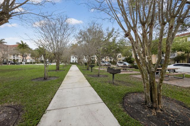 156 Aragon Way, Jupiter, FL 33458