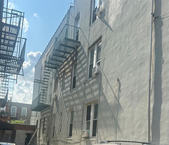 140 E 52nd Street, Brooklyn, NY 11203
