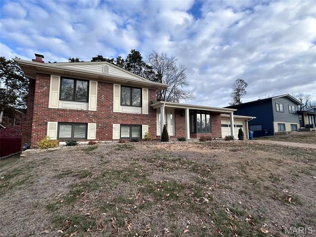 7231 Briarview Drive, St Louis, MO 63123