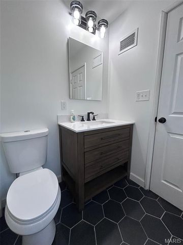 7231 Briarview Drive, St Louis, MO 63123