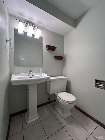 7231 Briarview Drive, St Louis, MO 63123