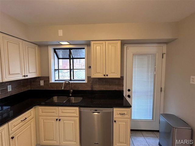 7231 Briarview Drive, St Louis, MO 63123