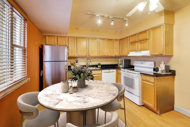 6828 N Greenview Avenue 1N, Chicago, IL 60626