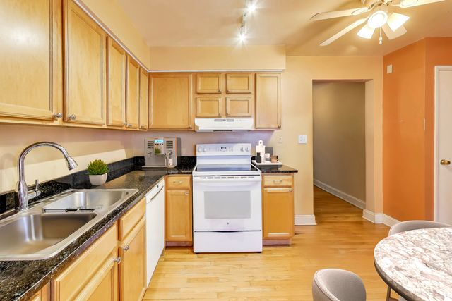 6828 N Greenview Avenue 1N, Chicago, IL 60626