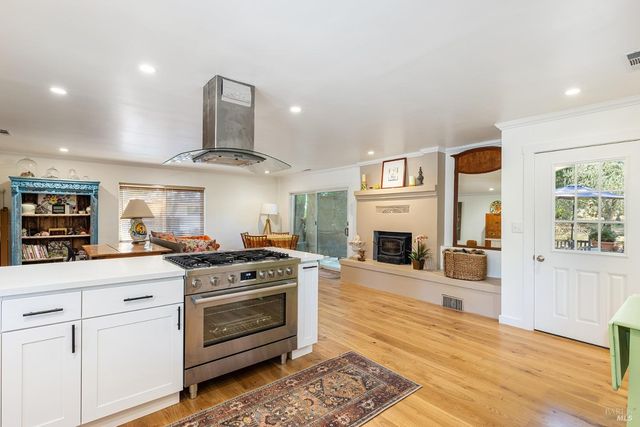 601 Rossi Rd, St. Helena, CA 94574