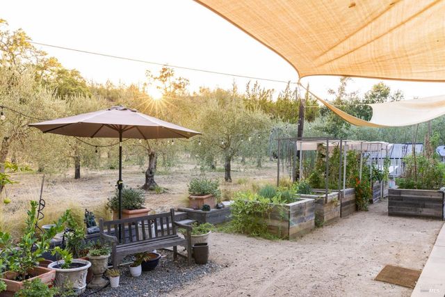 601 Rossi Rd, St. Helena, CA 94574