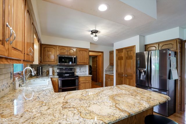 214 Yorkshire Boulevard W, Indianapolis, IN 46229