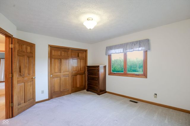 214 Yorkshire Boulevard W, Indianapolis, IN 46229
