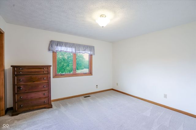214 Yorkshire Boulevard W, Indianapolis, IN 46229