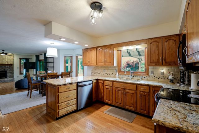 214 Yorkshire Boulevard W, Indianapolis, IN 46229