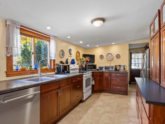 7 Shepley St, Groton, MA 01450