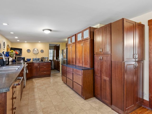7 Shepley St, Groton, MA 01450
