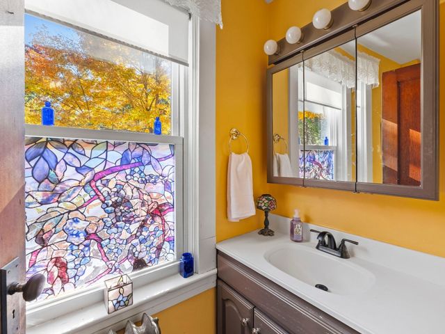 7 Shepley St, Groton, MA 01450