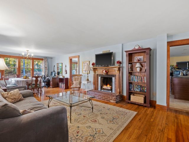 7 Shepley St, Groton, MA 01450