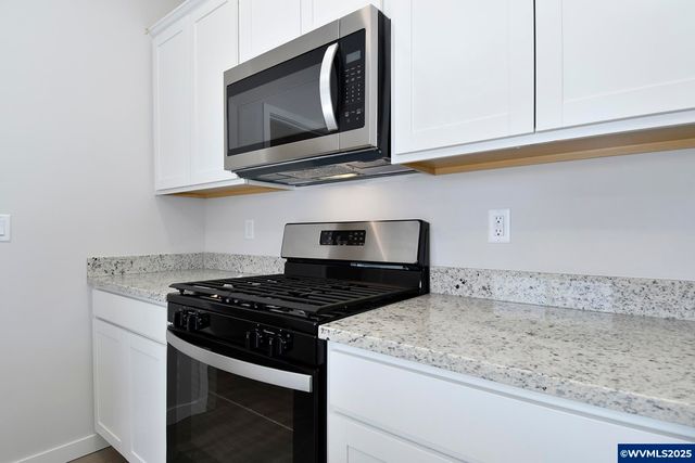 1122 Parkside Av, Woodburn, OR 97071