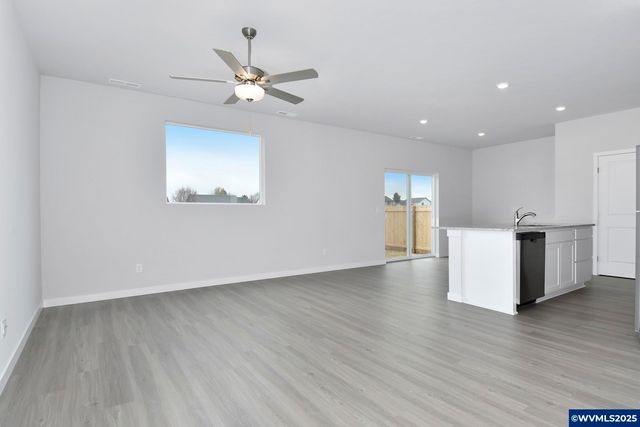 1122 Parkside Av, Woodburn, OR 97071