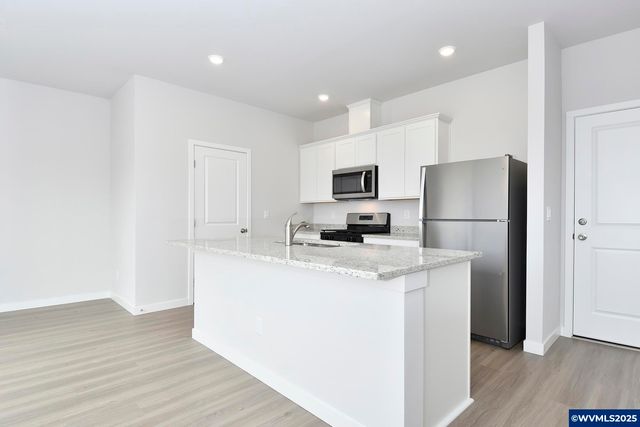 1122 Parkside Av, Woodburn, OR 97071