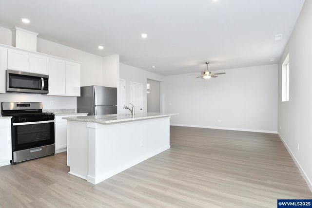 1122 Parkside Av, Woodburn, OR 97071