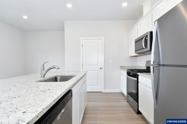 1122 Parkside Av, Woodburn, OR 97071