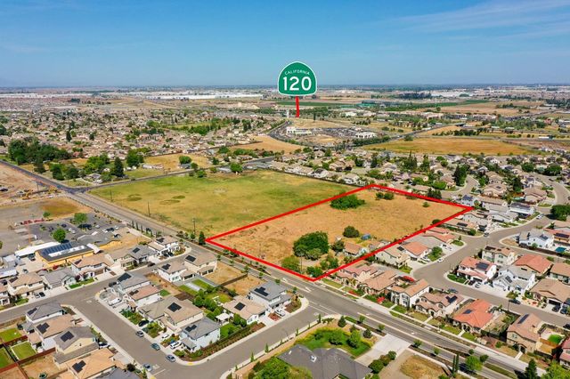 1957 W Woodward Ave, Manteca, CA 95337
