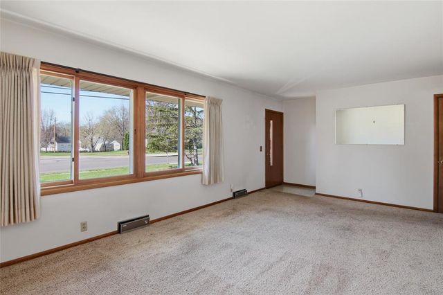 2824 Seymour Road, Eau Claire, WI 54703