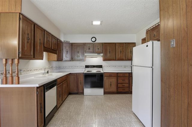 2824 Seymour Road, Eau Claire, WI 54703