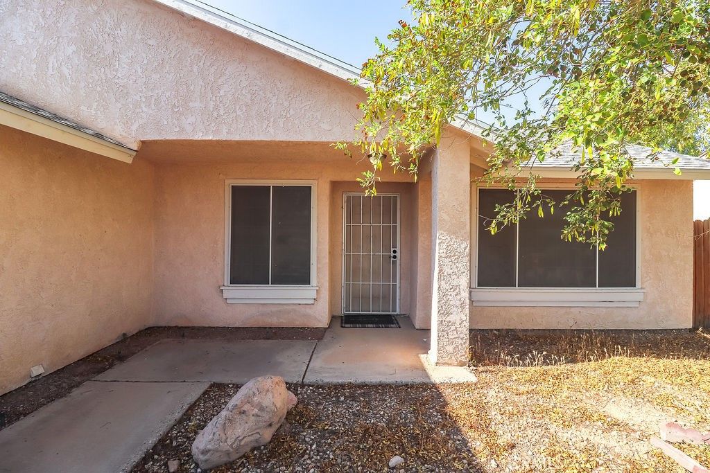 Image 2 of property listing at 1330 Santa Fe Circle, Needles, CA 92363