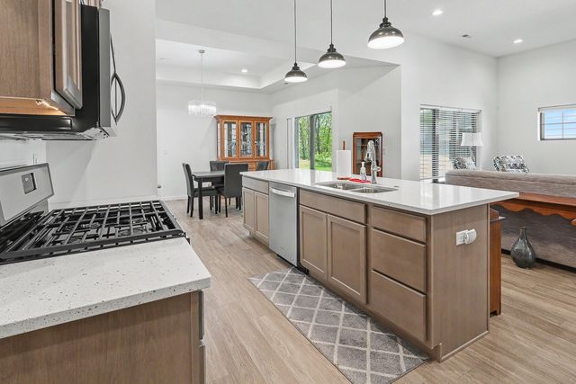 503 Vintage Lane, Pella, IA 50219