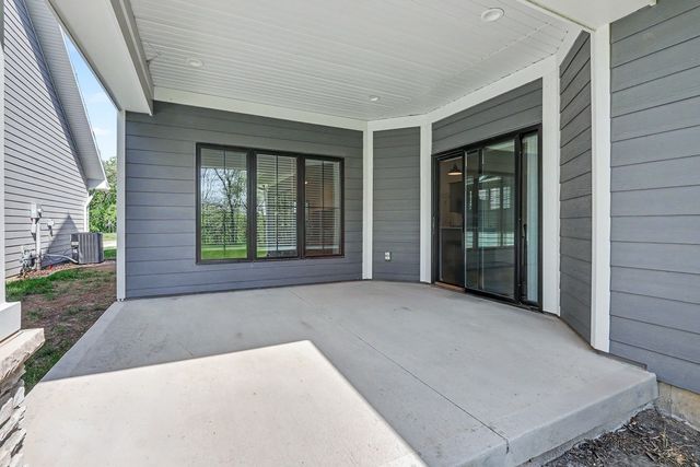 503 Vintage Lane, Pella, IA 50219